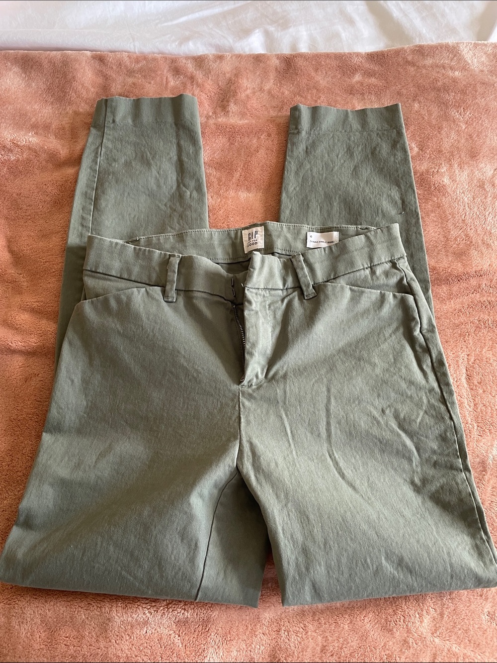 GAP Skinny Ankle Khaki Pants in Light Olive, size 0